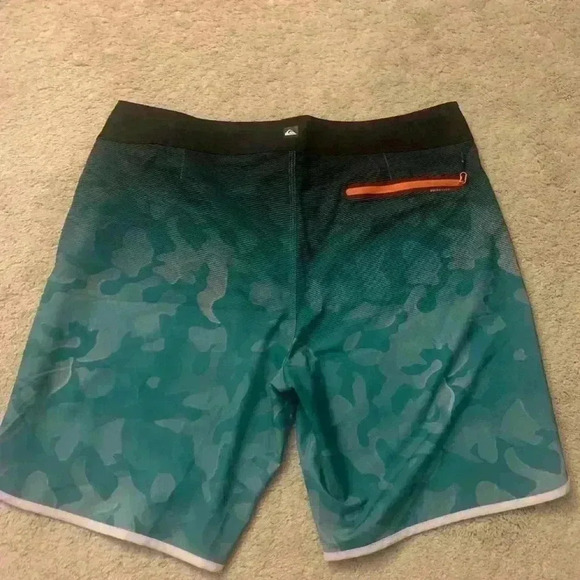 NWOT Quicksilver board shorts 38 - Picture 6 of 8